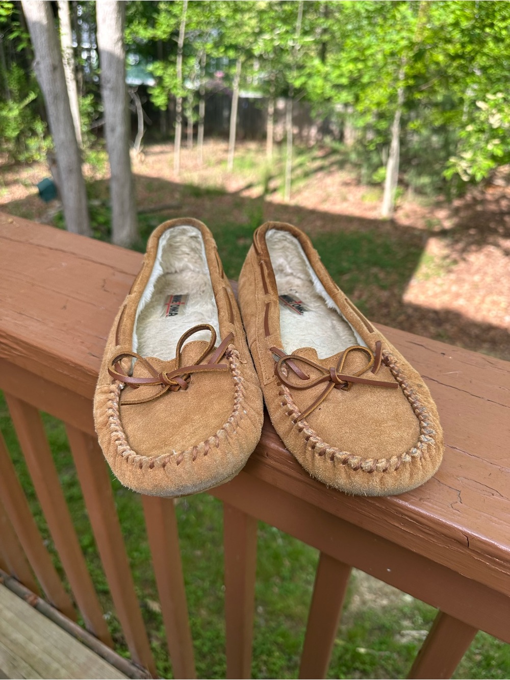 Minnetonka tan suede fur lined slippers